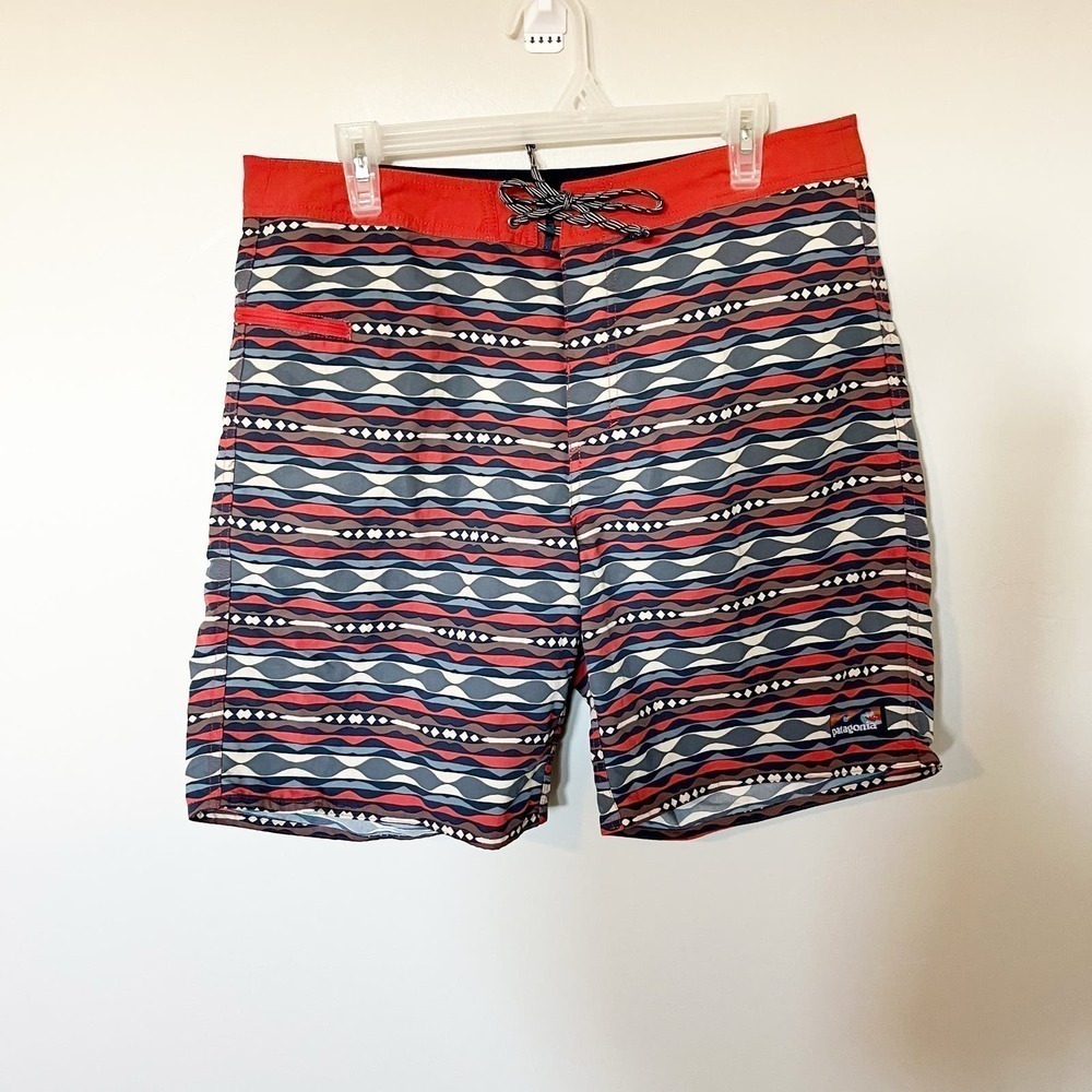 Patagonia Wavefarer Boardshorts Men's 35‎ Sumac Red Conquerors of The Useless